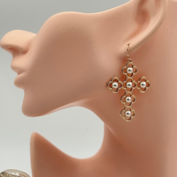 ⚜️ Loée Elegant Gold Cross Floral Earrings With Pearl ❤️‍🔥💫 - Picture 5 of 7